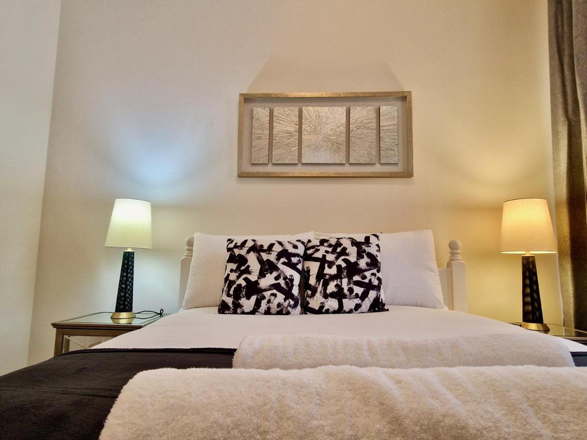 Spacious Luxury Serviced Next To Centre With Free Parking - Contractors & Relocators